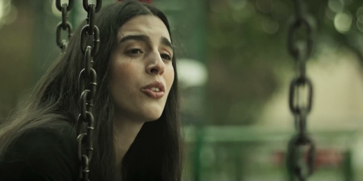 Juana en el columpio
